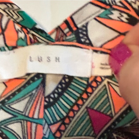 Lush Womens Gray & Multicolored Geometric Pattern Short Sleeve Blouse Size Large - Picture 9 of 9